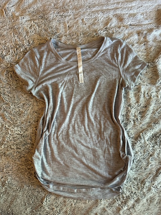 lululemon athletica Tops - lululemon athletica Light Grey Scoop Neck Short Sleeve Tee